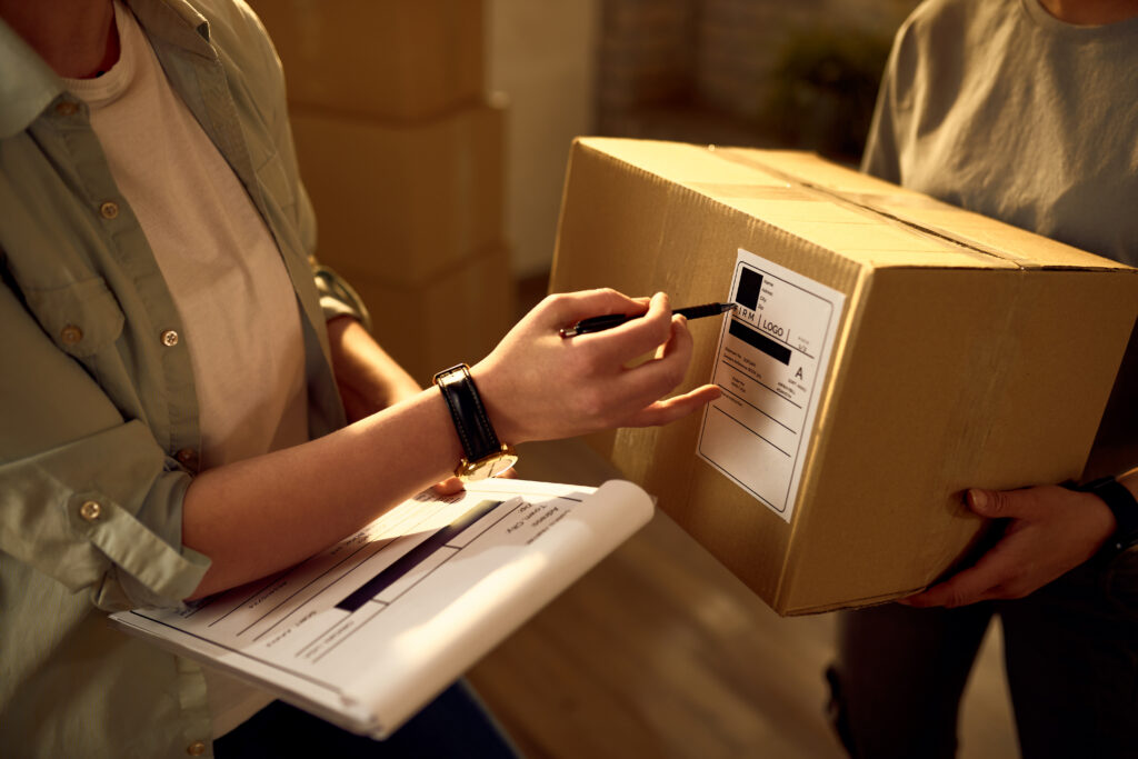 E-commerce returns handling with customer signing returned parcel